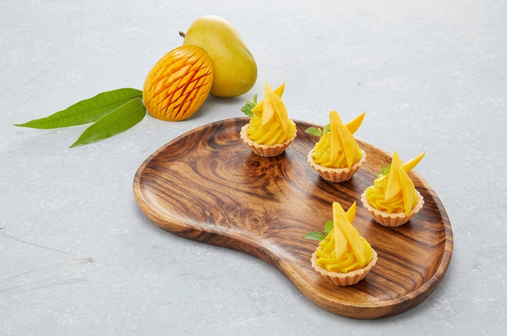 Free-form Teak Serving Platter | Mango Mania