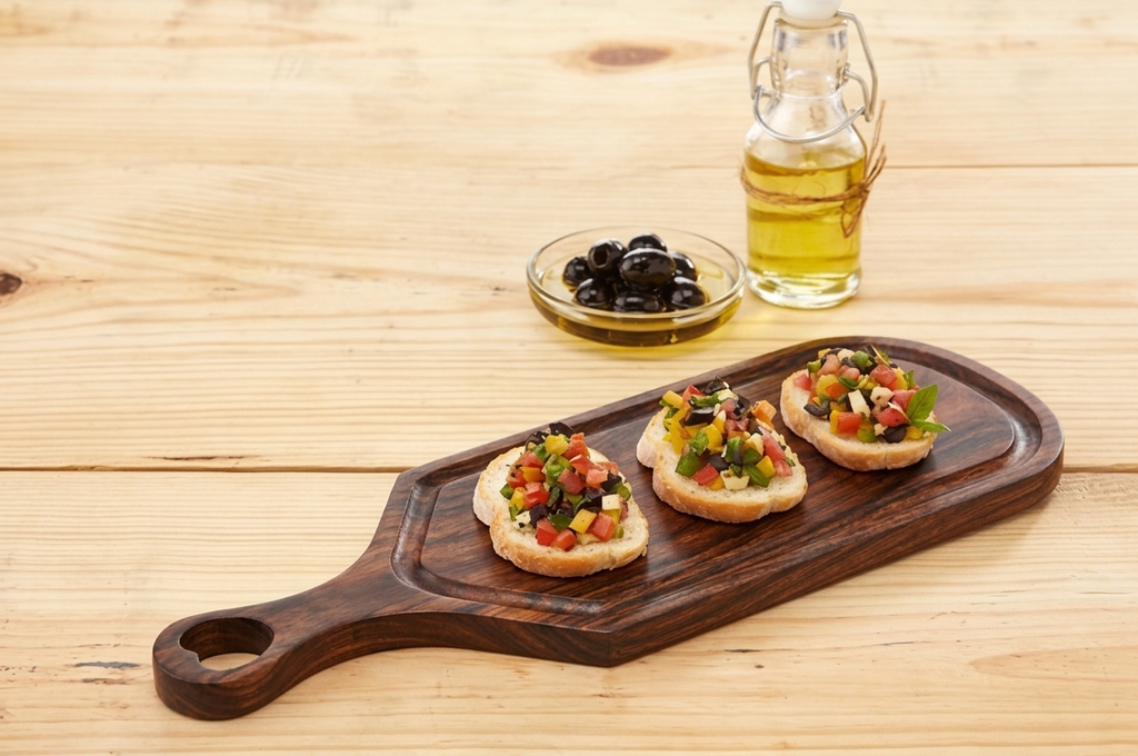 Teak Appetizer Board | Sweetheart Paddle